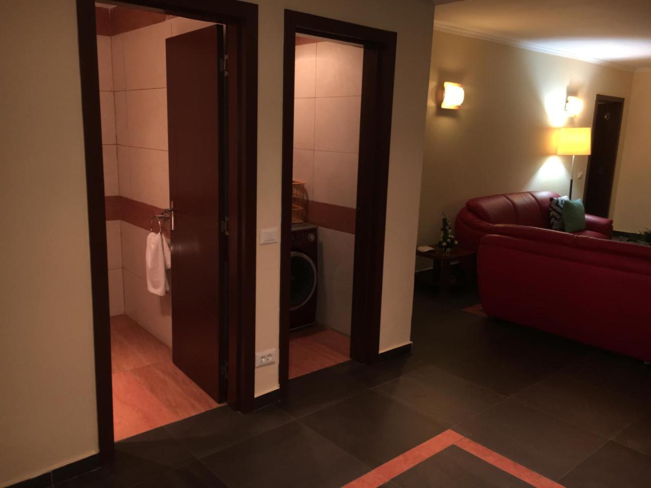 Djeug'Appart Hotel Яунде Экстерьер фото