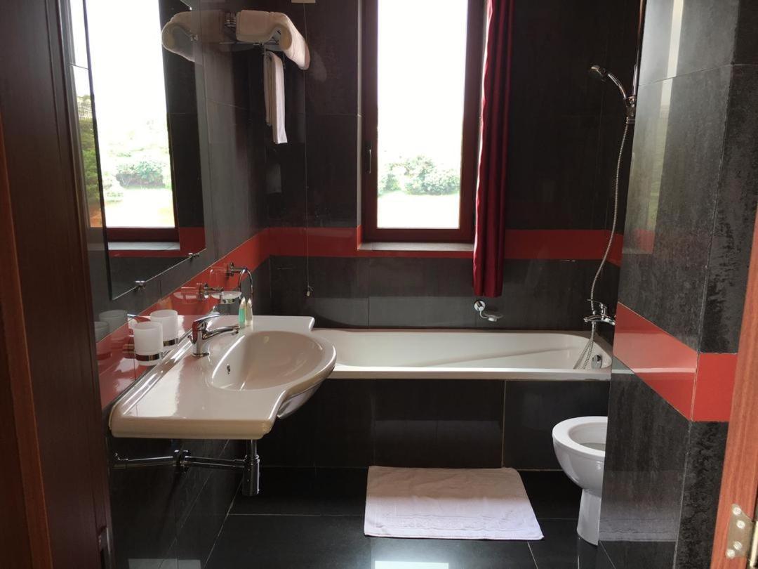 Djeug'Appart Hotel Яунде Экстерьер фото
